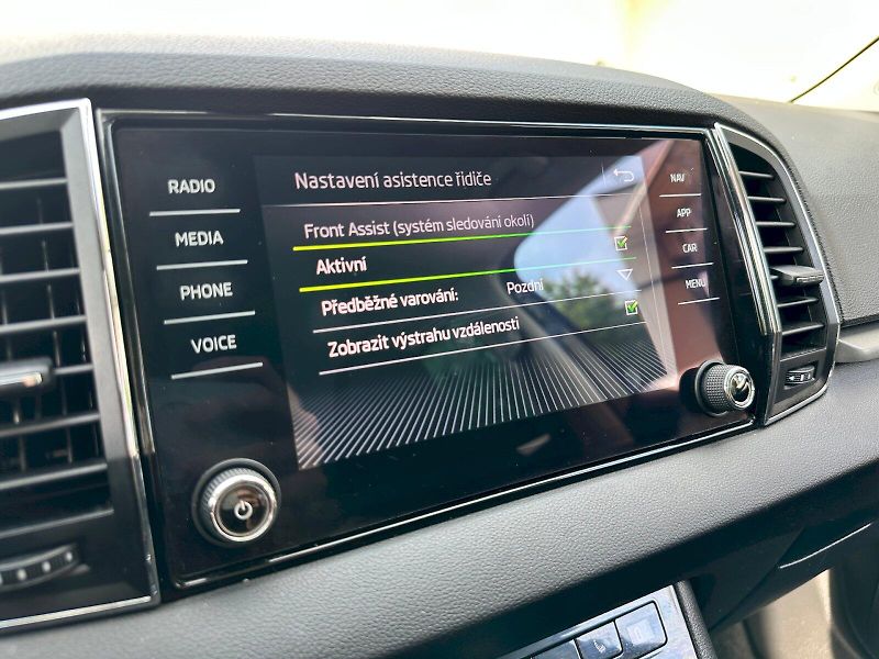 Škoda Karoq (2018) 2.0 TDI 110 kW Ambition 4x4 - fotka 18 z 25