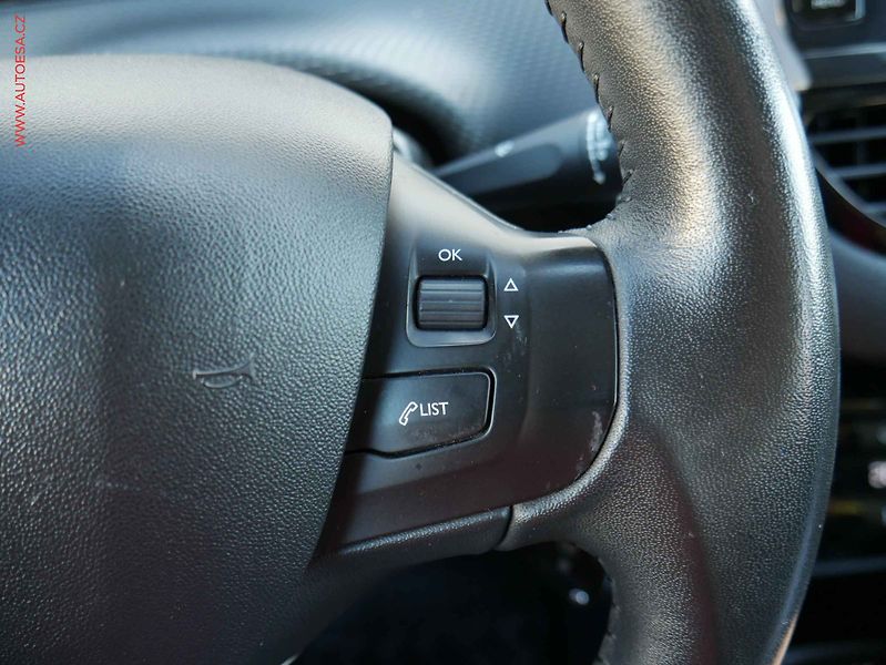 Peugeot 2008 (2015) 1.2 PT, 2.maj,ČR, Active - fotka 14 z 19