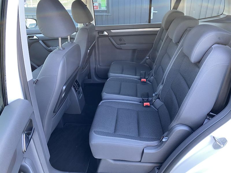 Volkswagen Touran 1.2 TSI 77kW - KLIMATIZACE-PDC - fotka 27 z 39