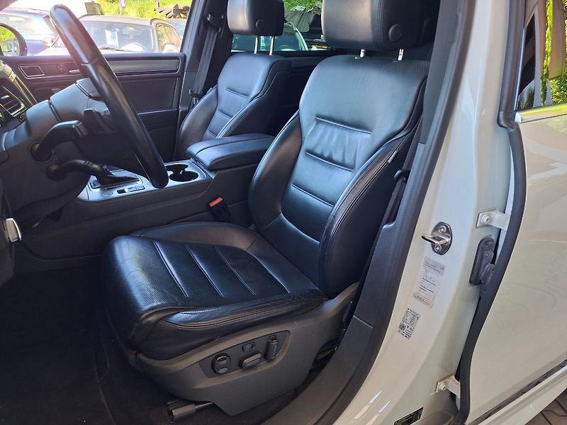 Volkswagen Touareg (2015) 4.2TDI 250kW R-LINE -ČR - fotka 23 z 49