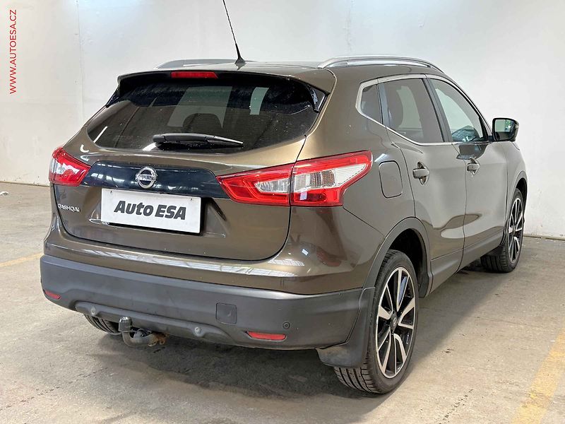 Nissan Qashqai (2014) 1.6 dCi 4x4, ČR, servis.kniha - fotka 4 z 19