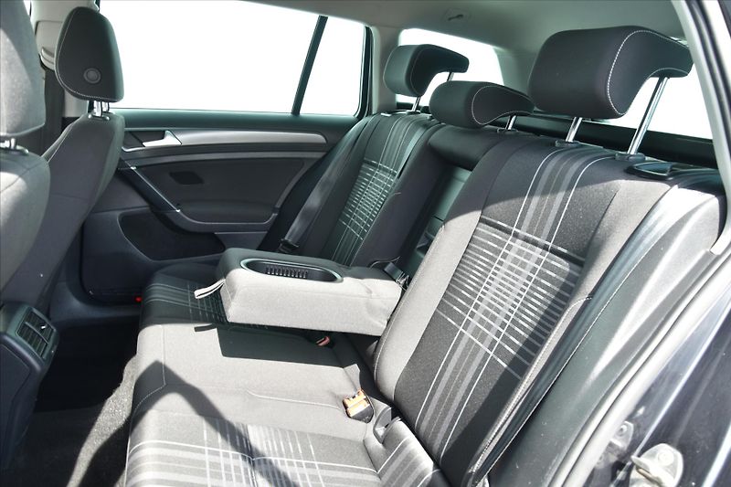 Volkswagen Golf 2.0TDi 110kW LOUNGE COMFORT - fotka 11 z 24