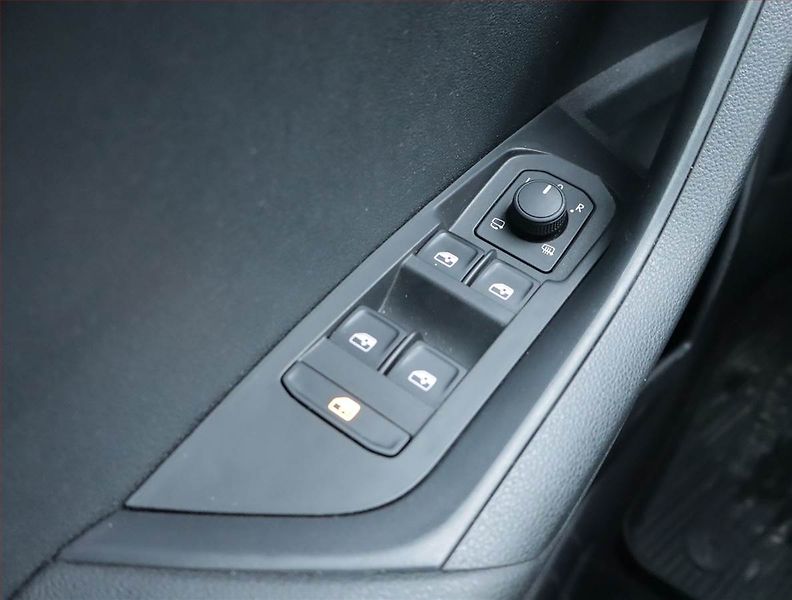 Škoda Karoq (2024) Fresh 1.5 TSI - fotka 18 z 32