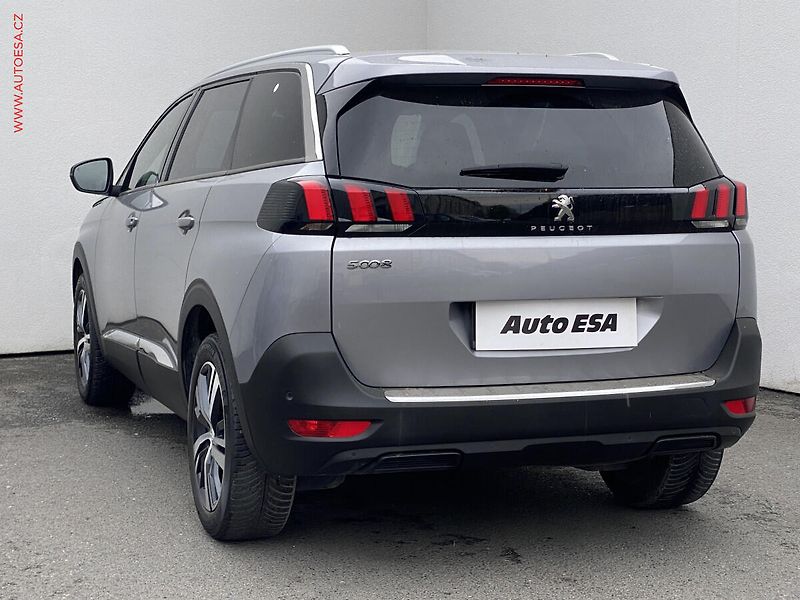 Peugeot 5008 (2018) 1.2PT, Allure, AT, LED - fotka 6 z 19