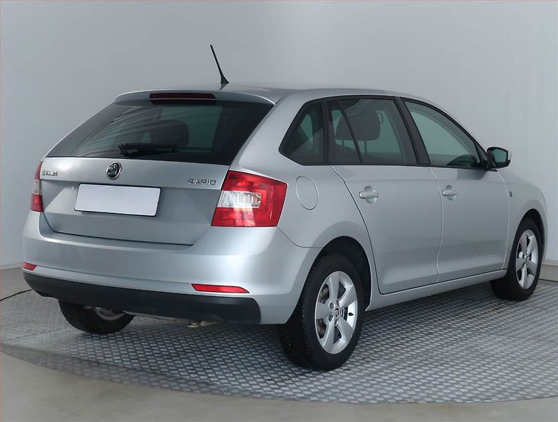 Škoda Rapid (2015) Spaceback 1.2 TSI - fotka 5 z 16