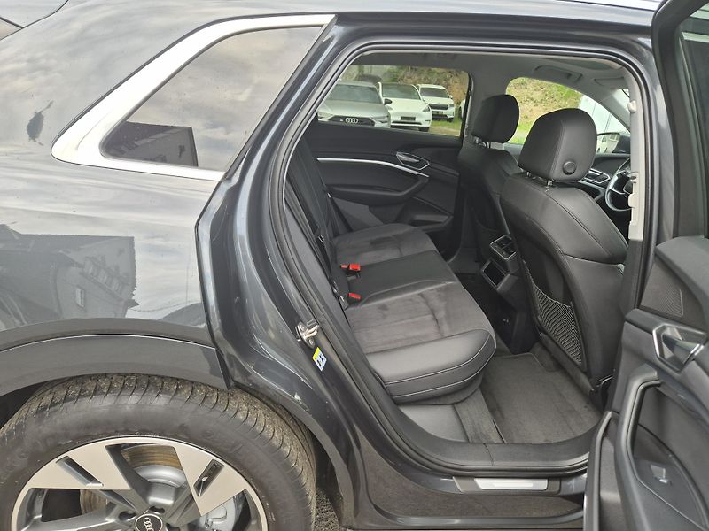 Audi e-tron 50 QUATTRO 230kw 20ALU SOH100% - fotka 15 z 45