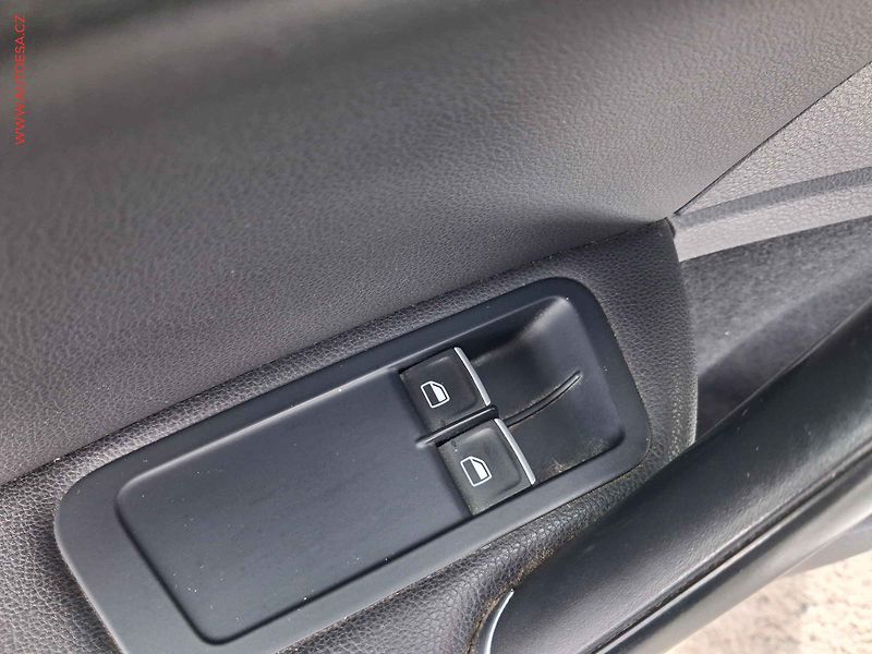 Volkswagen Golf (2013) 2.0 TSi, GTi, bixen, navi - fotka 14 z 17