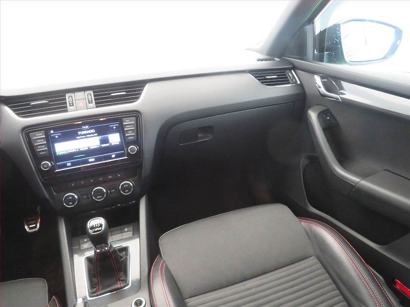 Škoda Octavia (2016) RS 2.0 TDI, Kůže, Navi - fotka 8 z 17
