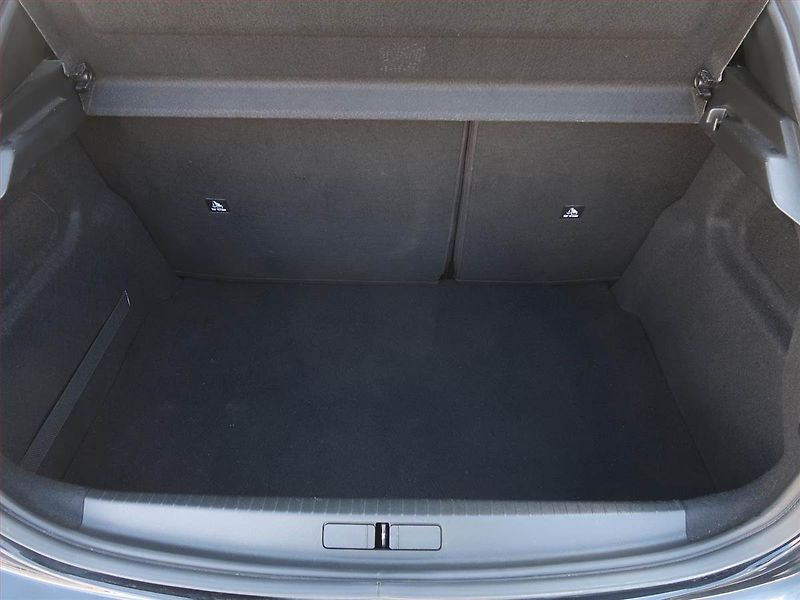 Peugeot 208 (2021) Allure 1.2 PureTech - fotka 13 z 17
