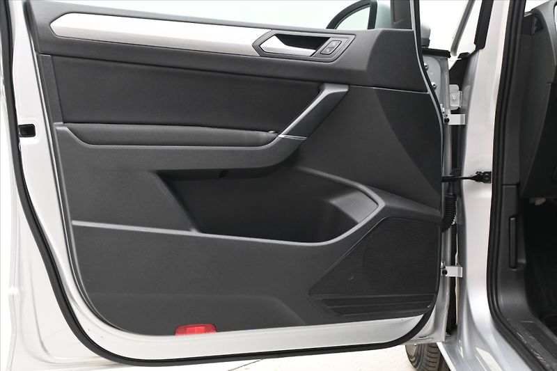 Volkswagen Touran 1,6 TDI 85kW Navi Senzory - fotka 24 z 30