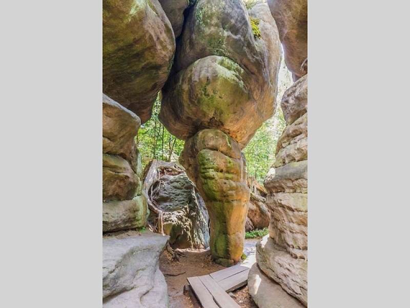Bludné skály jsou neobvyklé geologické skalní útvary nacházející se těsně u hranic mezi Polskem a Českou republikou.