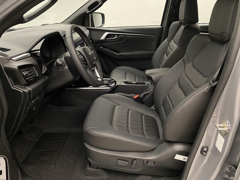Isuzu D-Max (2026) Double Cab 2,2 LS 4x4 AUT - fotka 15 z 27