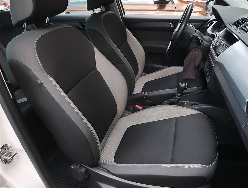 Škoda Fabia (2015) 1.2 TSI, Automat - fotka 9 z 15
