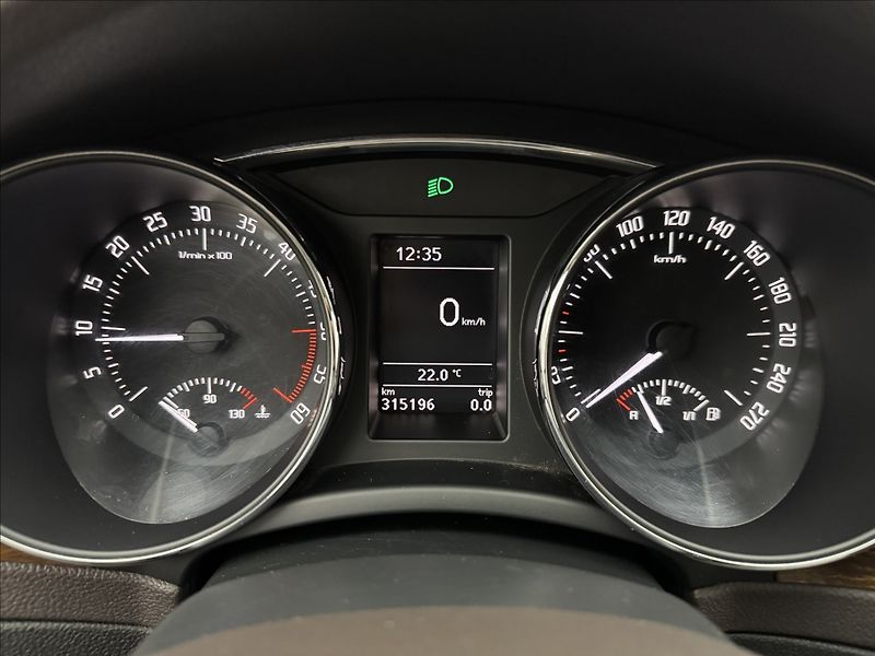 Škoda Superb 2,0 125kW L&K VÝHŘEV TAŽNÉ ČR - fotka 13 z 45