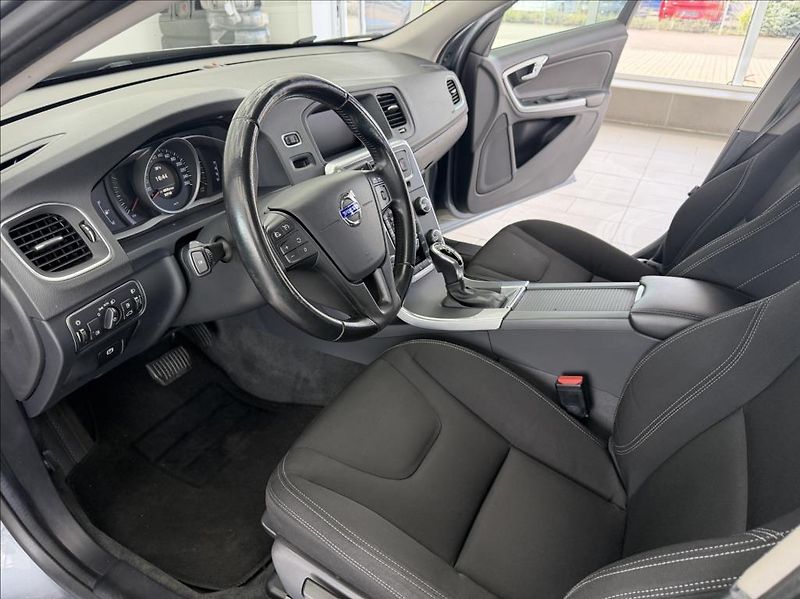 Volvo V60 2,0 D, Automat, pouze 93tkm - fotka 7 z 29