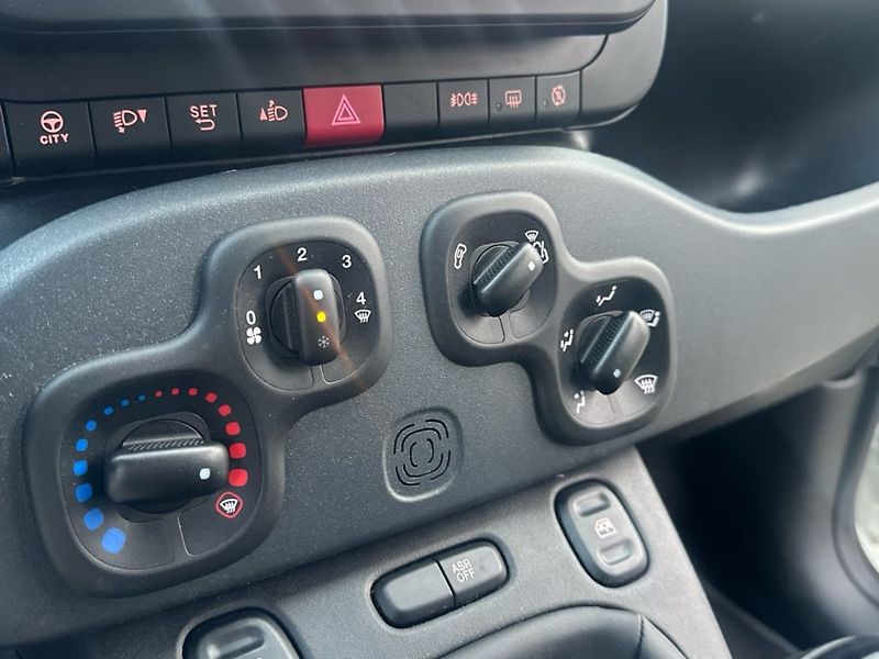 Fiat Panda (2023) 1.0 Hybrid 70cv MAN CROSS - fotka 15 z 18