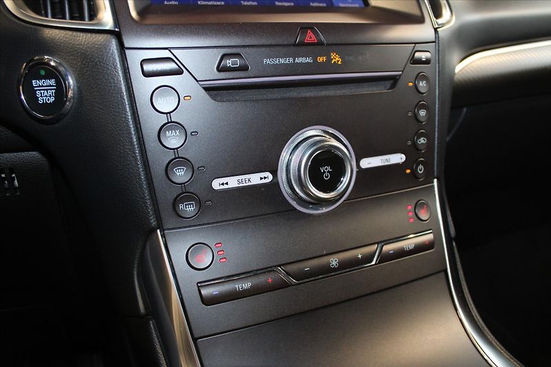 Ford Edge TDCi AWD Bi-Turbo ST-Line - fotka 26 z 36