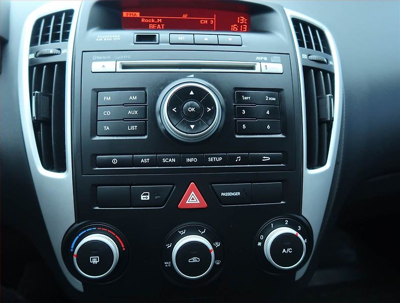 Kia Ceed (2010) 1.4 CVVT, po STK, levný provoz - fotka 12 z 16