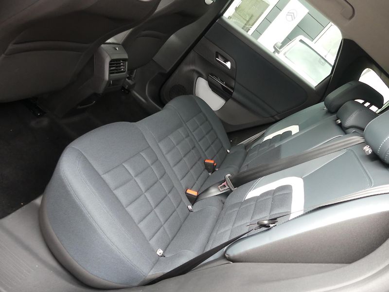 Citroën C5 Aircross (2026) PLUS Hybrid 145k Automatic    - fotka 10 z 23
