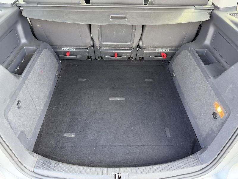 Volkswagen Touran 1,6 TDi/77kW - Webasto,TZ,... - fotka 46 z 60