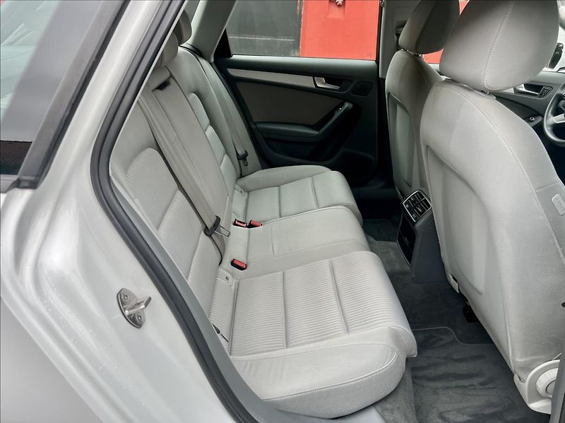 Audi A4 2,0 TDi KLIMA / NAVI - fotka 15 z 40