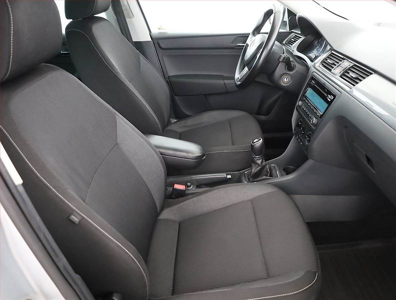 Škoda Rapid (2014) Spaceback 1.2 TSI, ČR,1.maj - fotka 7 z 16