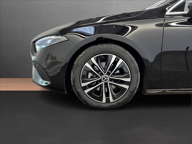 Mercedes-Benz Třídy A 180 Progressive Line - fotka 21 z 21