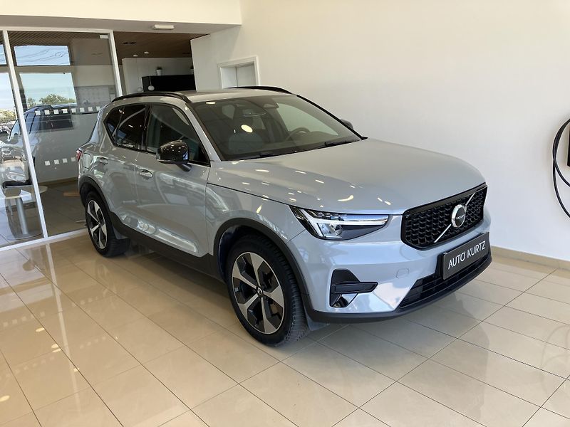 Volvo XC40 B3 FWD Plus Dark AT7 REZERVACE - fotografie inzerátu