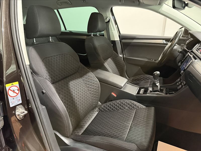 Škoda Superb 2,0   TDI 110kW STYLE 4x4 TAŽN - fotka 34 z 47