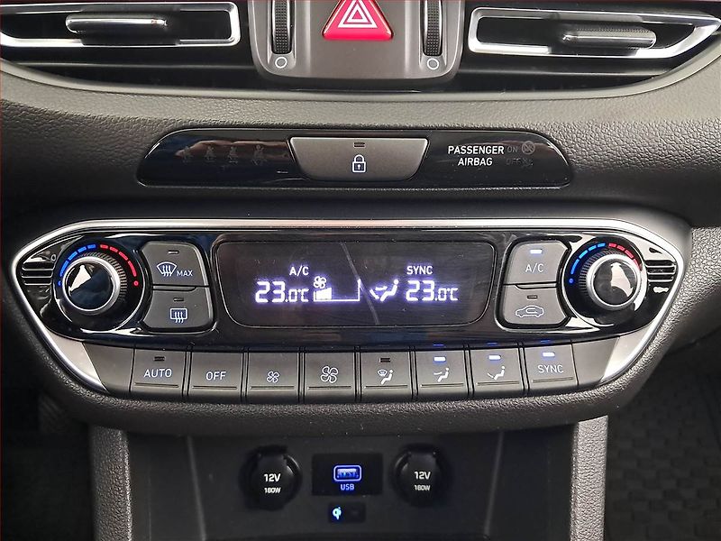 Hyundai i30 (2021) 1.0 T-GDI, Serv.kniha, Navi - fotka 16 z 19