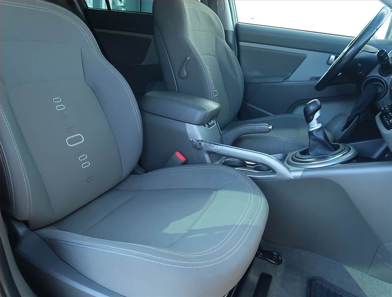 Kia Sportage (2010) 1.7 CRDi, Tempomat - fotka 9 z 15