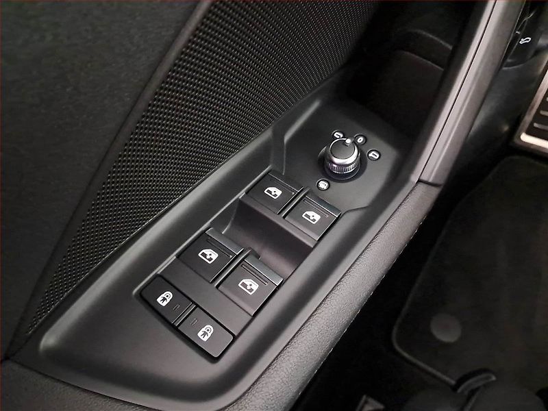 Audi A3 (2020) S-Line 30 TFSI - fotka 20 z 21