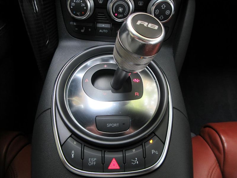 Audi R8 4,2 47tis. Km, Carbon, Top pův - fotka 19 z 28