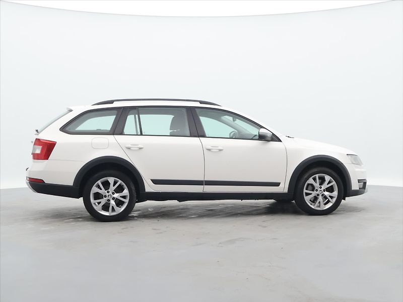 Škoda Octavia 2,0 TDI 135kW 4x4 DSG CZ Scout - fotka 8 z 28