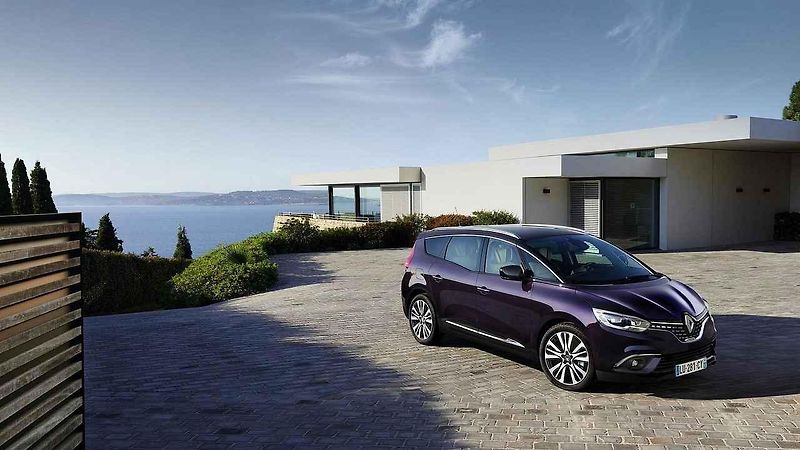 Renault Scenic Initiale Paris.