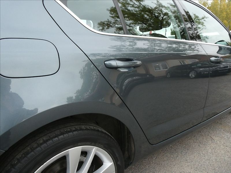 Škoda Octavia 2,0 TDi 110kW DSG STYLE, ČR - fotka 13 z 39