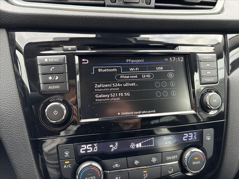 Nissan Qashqai 1,3 DIG-T Acenta VÝHŘEV KAMERA - fotka 19 z 37