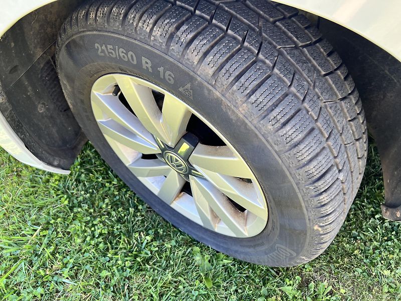 Volkswagen Passat 1.4TSI 92KW,NAVI,LED,ALU - fotka 42 z 44