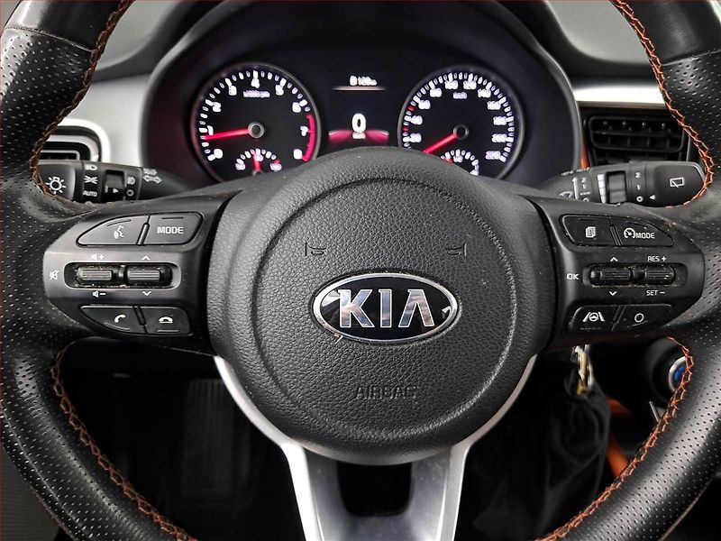 Kia Stonic (2021) 1.2 DPI, Kůže, Navi, Tempomat - fotka 22 z 24