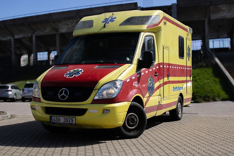 Mercedes-Benz Sprinter Karavan, bydlík, přestavba - fotografie inzerátu