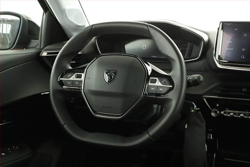 Peugeot 208 (2024) 1.2 PureTech, ČR,1.maj - fotka 8 z 14