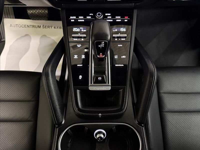 Porsche Cayenne 3.0 V6 250kW ACC LED 1MAJ DPH - fotka 28 z 40
