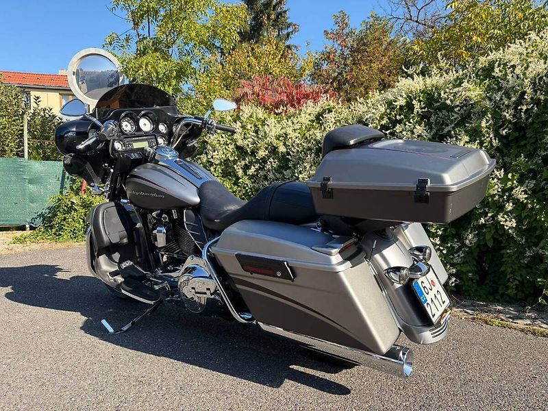 Harley-Davidson FLHX Street Glide (2012) - fotka 6 z 17