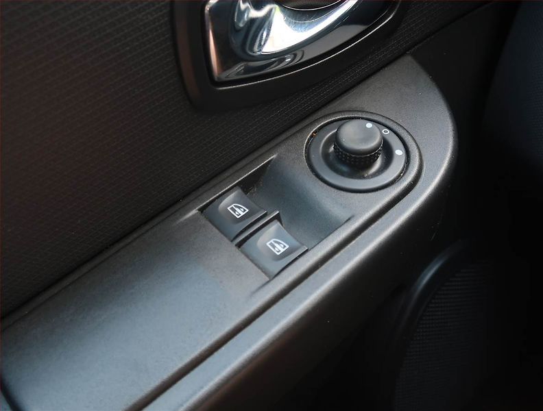 Renault Clio (2013) 1.2 16V , Tempomat - fotka 21 z 22