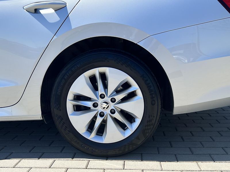 Škoda Octavia (2023) AMBITION 4x4 DSG - fotka 36 z 38