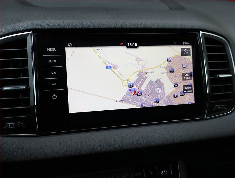 Škoda Karoq (2018) 1.6 TDI, Automat, Navi - fotka 13 z 20