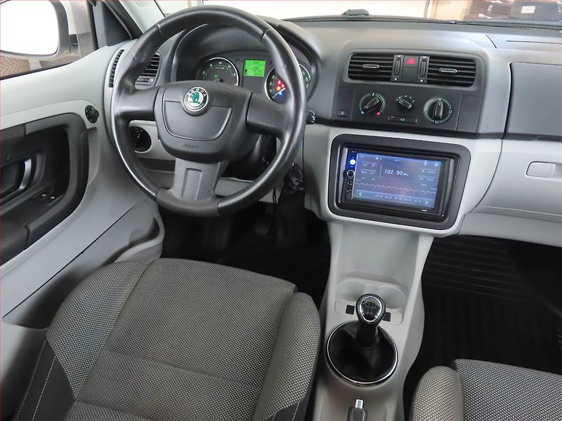 Škoda Fabia (2011) 1.2 TSI - fotka 7 z 14