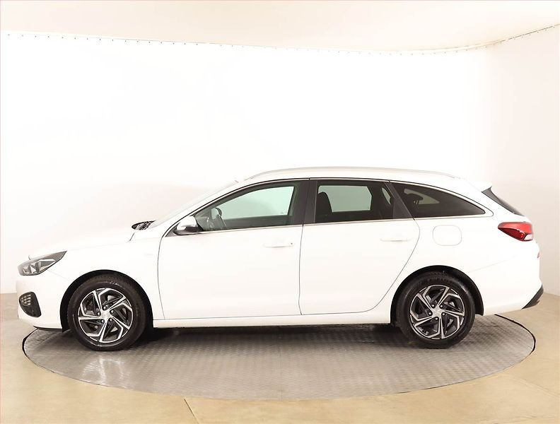 Hyundai i30 (2021) Family Comfort 1.5 T-GDI MHEV - fotka 3 z 17