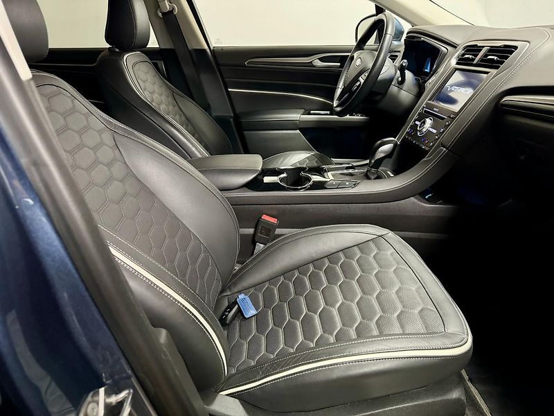 Ford Mondeo (2020) 2.0 187ps Hybrid ecvT VIGNALE  - fotka 22 z 40