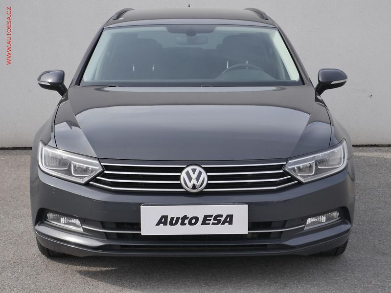 Volkswagen Passat (2015) 2.0TDi, AC, LED, park.asist - fotka 2 z 24